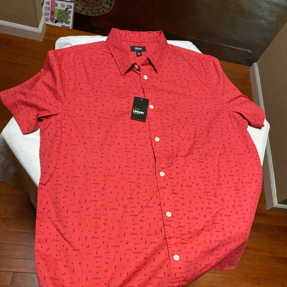 *NEW* red/black design button down short sleeve